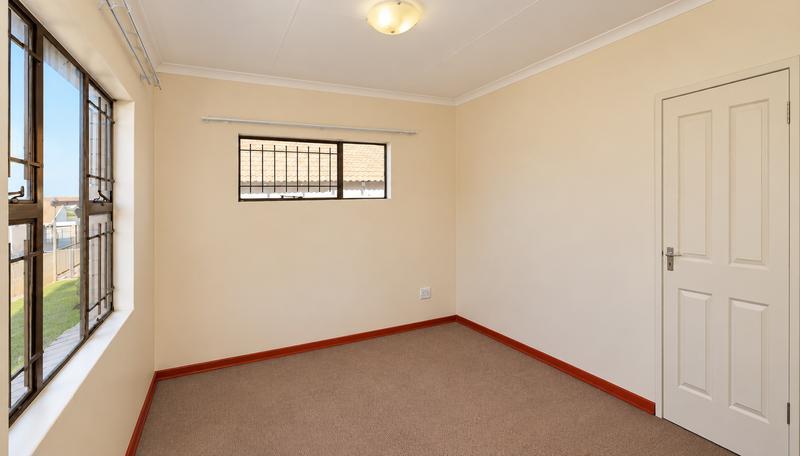 2 Bedroom Property for Sale in Langenhovenpark Free State